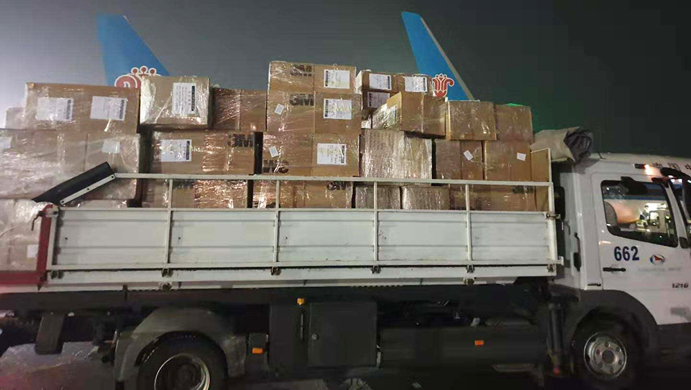 2020年新冠疫情爆發(fā)時(shí)期，巨融能源在哈薩克斯坦緊急購買口罩等防疫物資，由政府協(xié)調(diào)包機(jī)運(yùn)送回國捐贈給烏魯木齊市人民政府及伊犁哈薩克自治州人民政府兩地；疫情期間，巨融能源捐贈防疫物資超過150萬元。